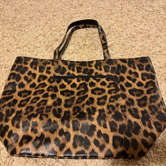 Chico’s Leopard Print tote 👜 - Picture 2 of 9